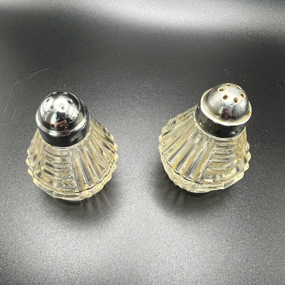 Vintage Anchor Hocking Clear Glass Salt and Pepper Shakers Chrome Tops - Picture 2 of 10